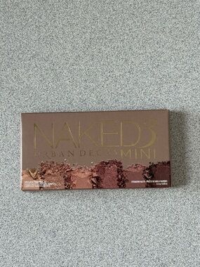 Urban Decay Mini Eyeshadow Palette in Rose and Taupe Neutrals